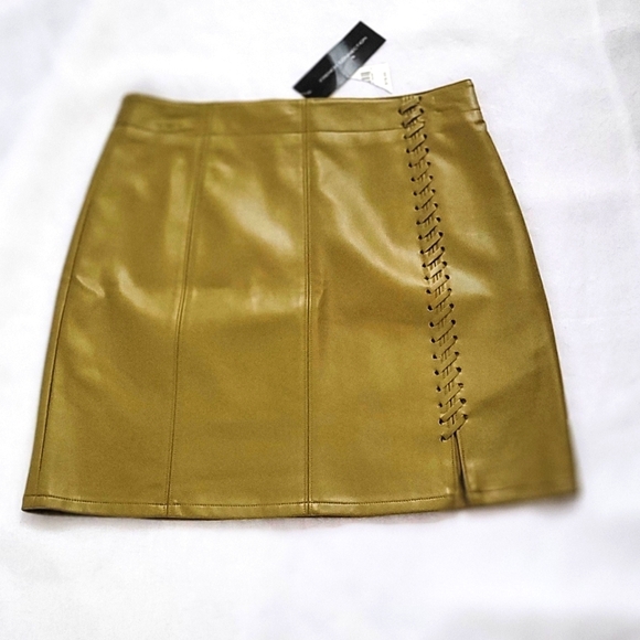 NWT! Anthro French Connection Women's Crolenda Faux Leather Mini-Skirt Size 6 - Picture 3 of 16